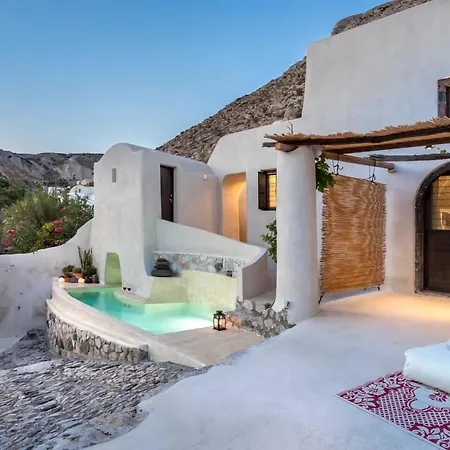 Canava In Santorini Emborió