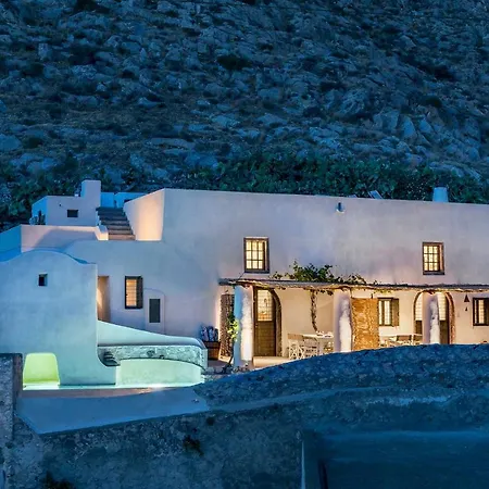 Canava In Santorini Emporio (Santorini)