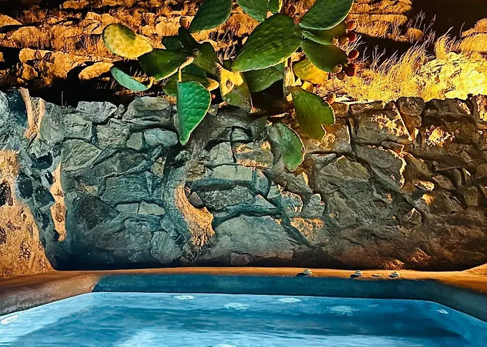 Canava In Santorini Emporio (Santorini)