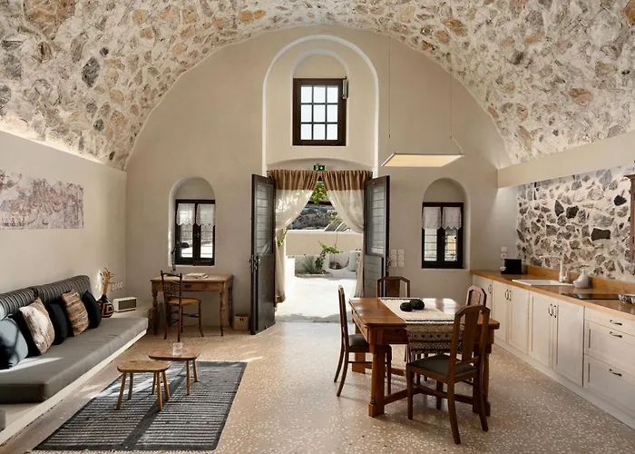 Canava In Santorini Emporio (Santorini)