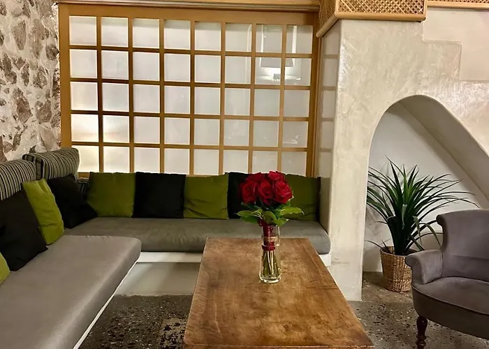 Canava In Santorini Emporio (Santorini)