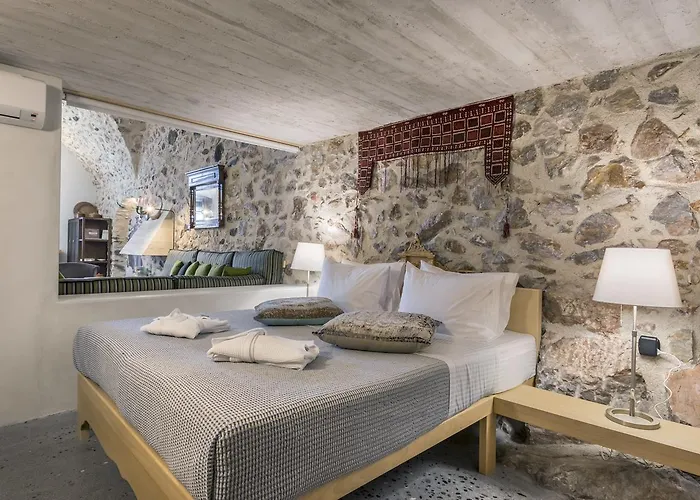 Canava In Santorini Emporio (Santorini)