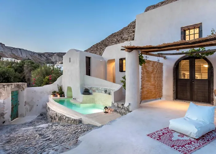 Canava In Santorini Emporio (Santorini)