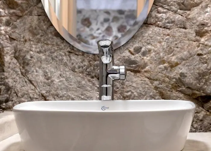 Canava In Santorini Emporio (Santorini)