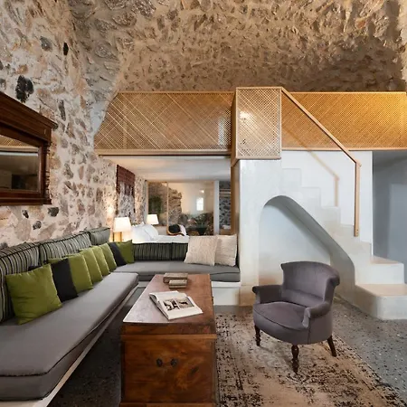 Canava In Santorini Emporio (Santorini)